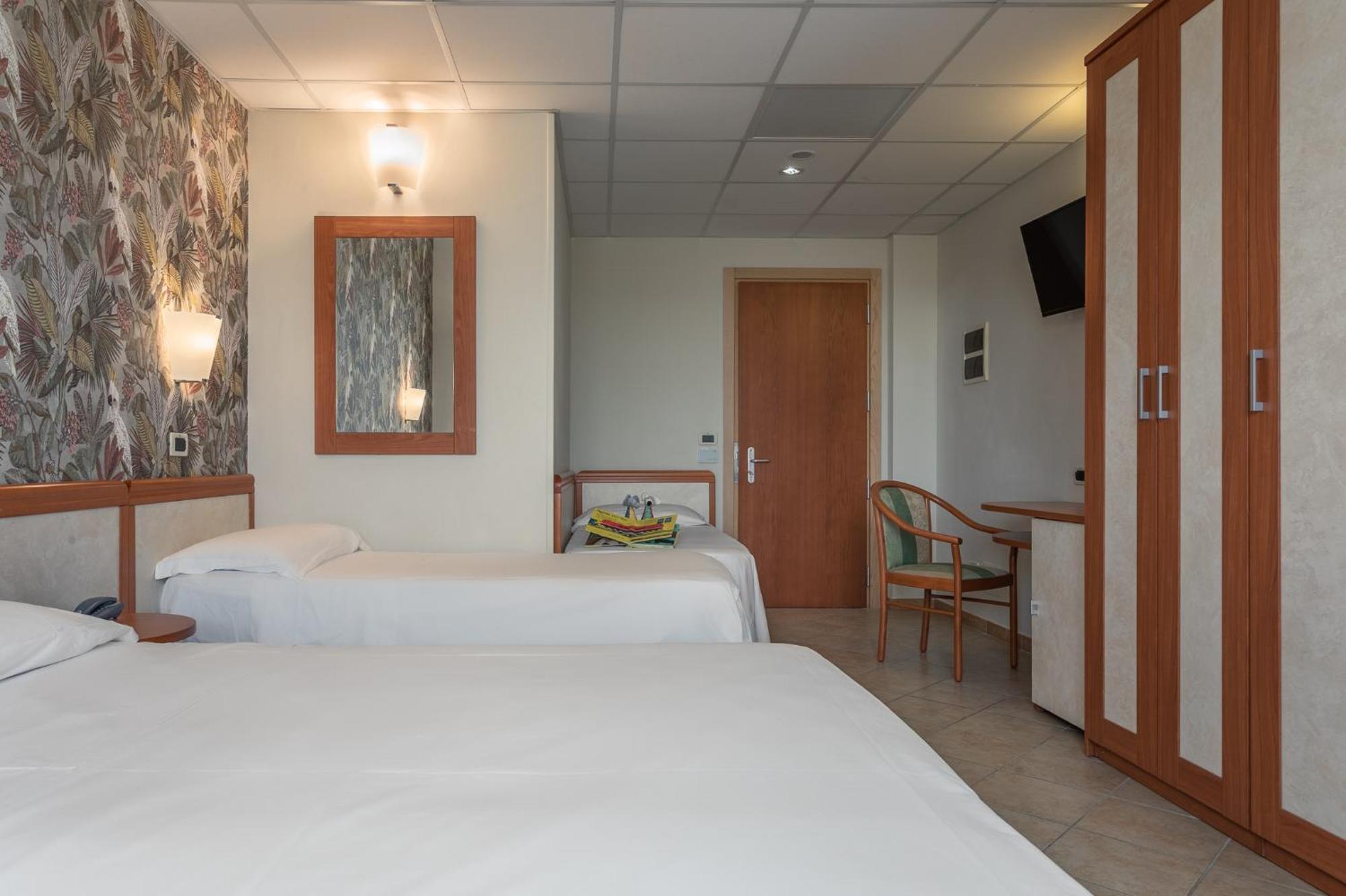 Hotel Prestige Montesilvano Marina Zewnętrze zdjęcie