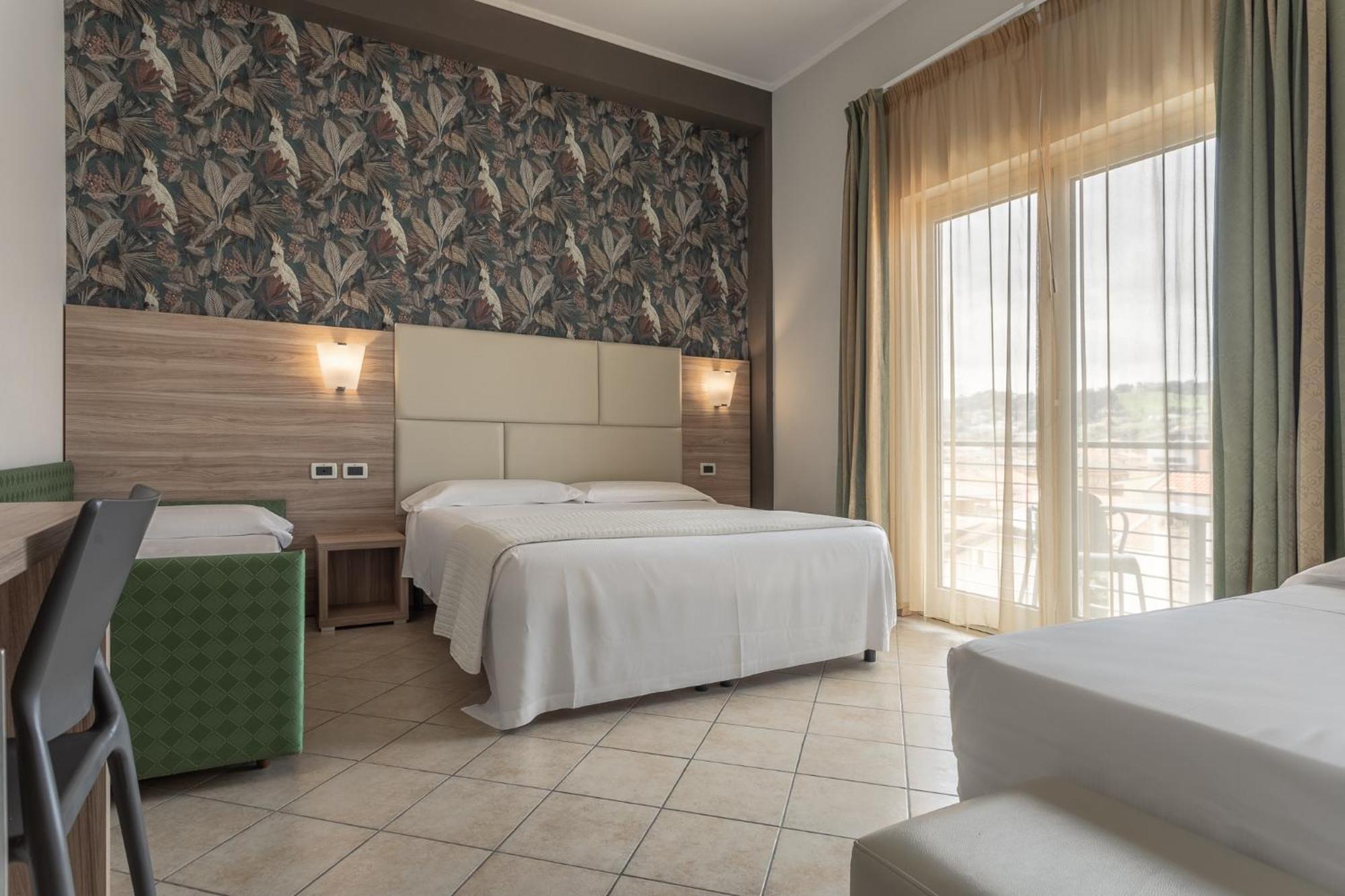 Hotel Prestige Montesilvano Marina Zewnętrze zdjęcie