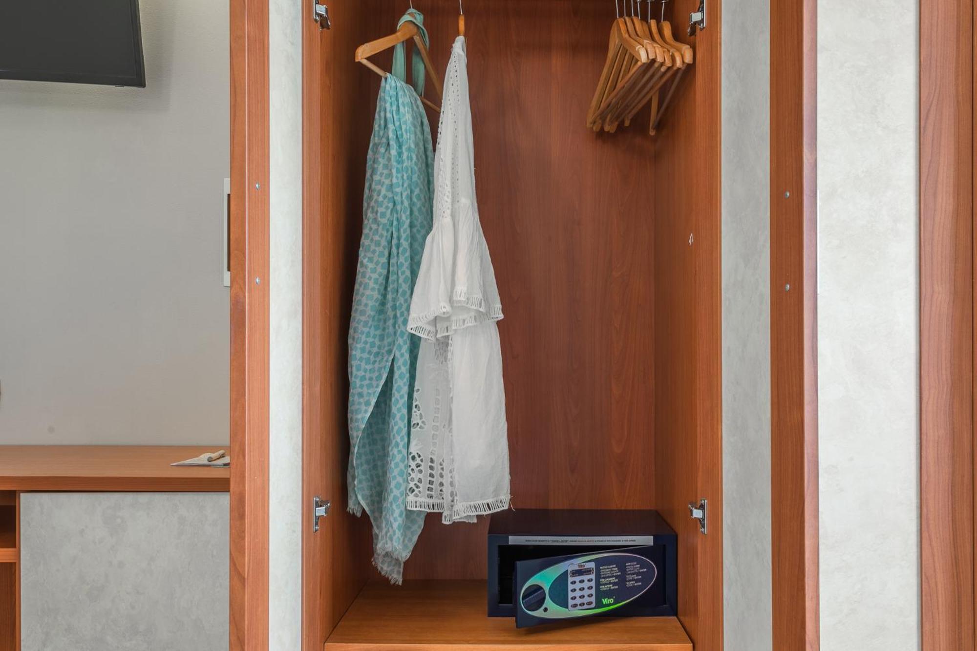 Hotel Prestige Montesilvano Marina Zewnętrze zdjęcie