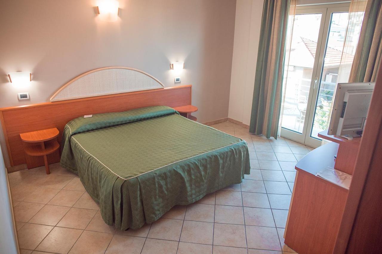 Hotel Prestige Montesilvano Marina Zewnętrze zdjęcie